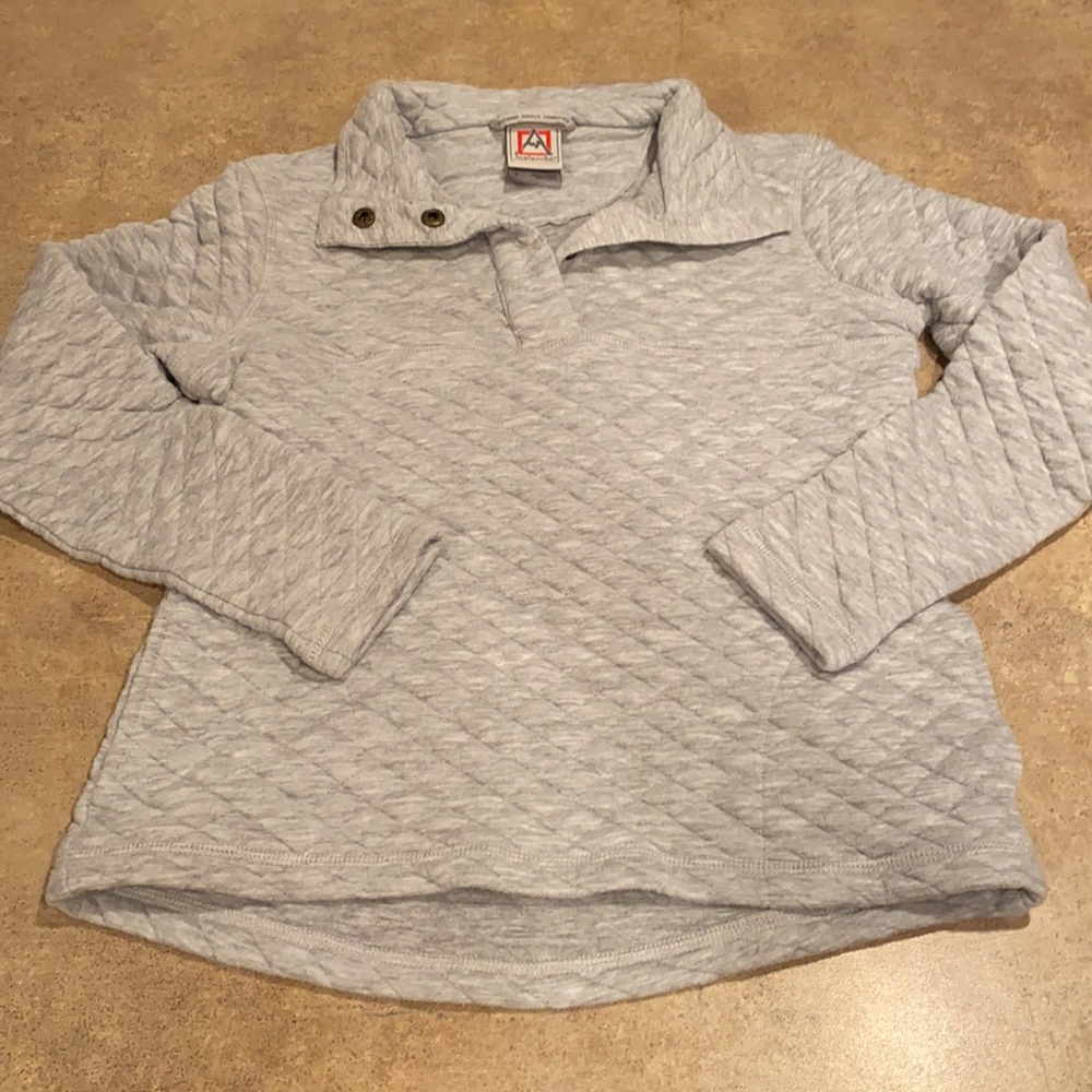 Girls Avalanche shirt size small